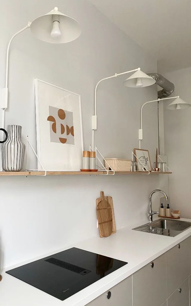 Einrichtungsberatung für Privatkunden zeigt eine Küche im dänischen Design in hellen cremetönen
